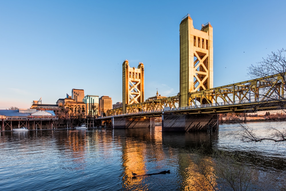 Gold,Tower,Bridge,In,Sacramento,California
