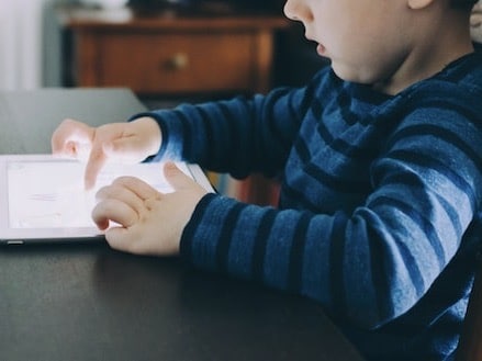 kid playing ipad